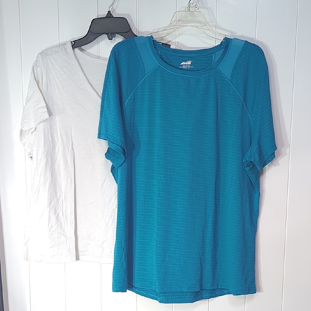 🎀❤️5/$25 2 White and Blue Athletic T-Shirts